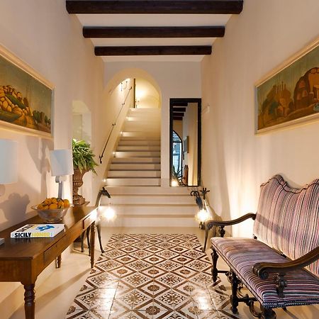 Palazzo Arone Dei Baroni Di Valentino Palermo Exterior foto